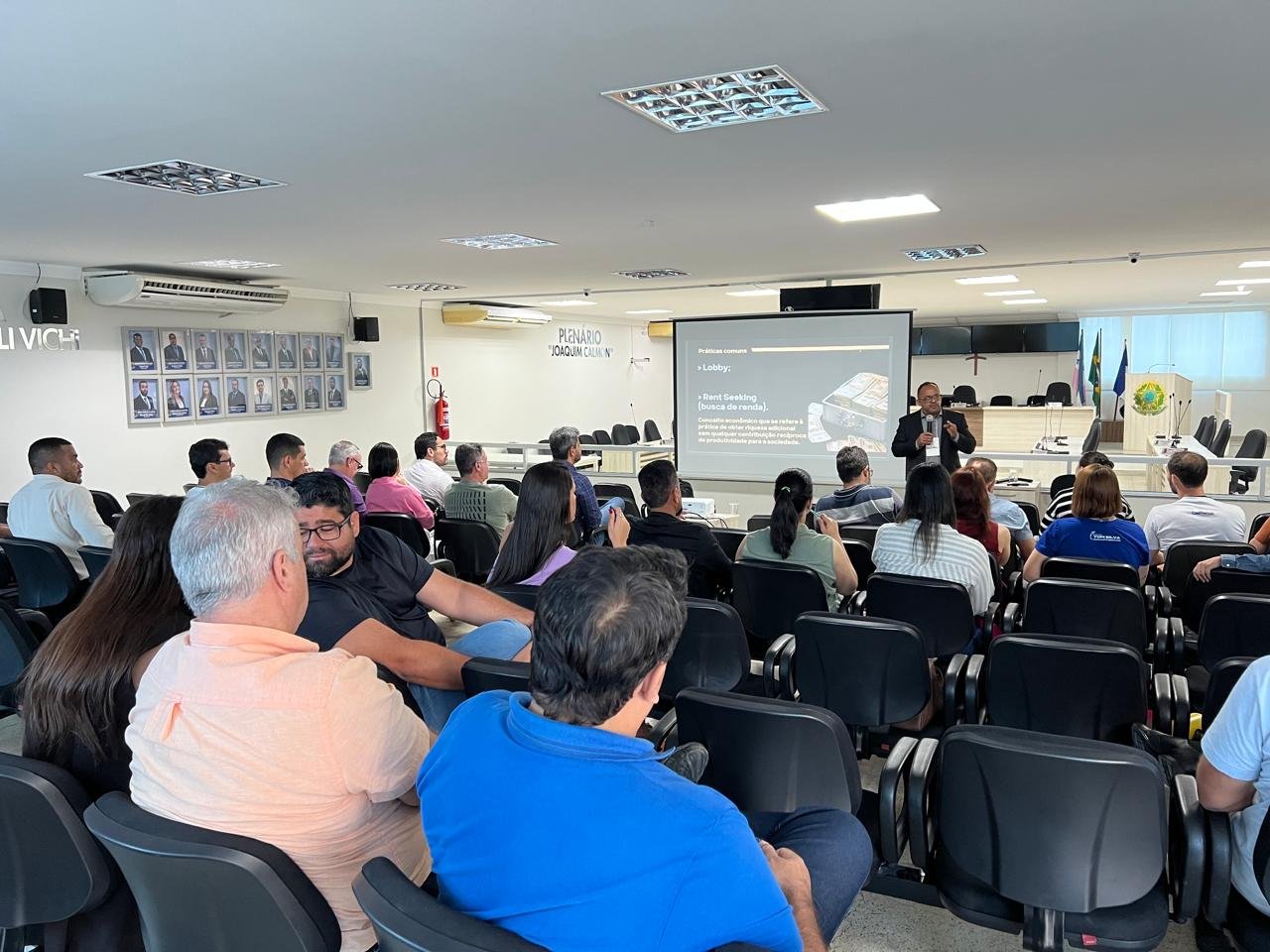 Câmara Municipal de Linhares promove curso sobre Emendas Impositivas no Orçamento Público