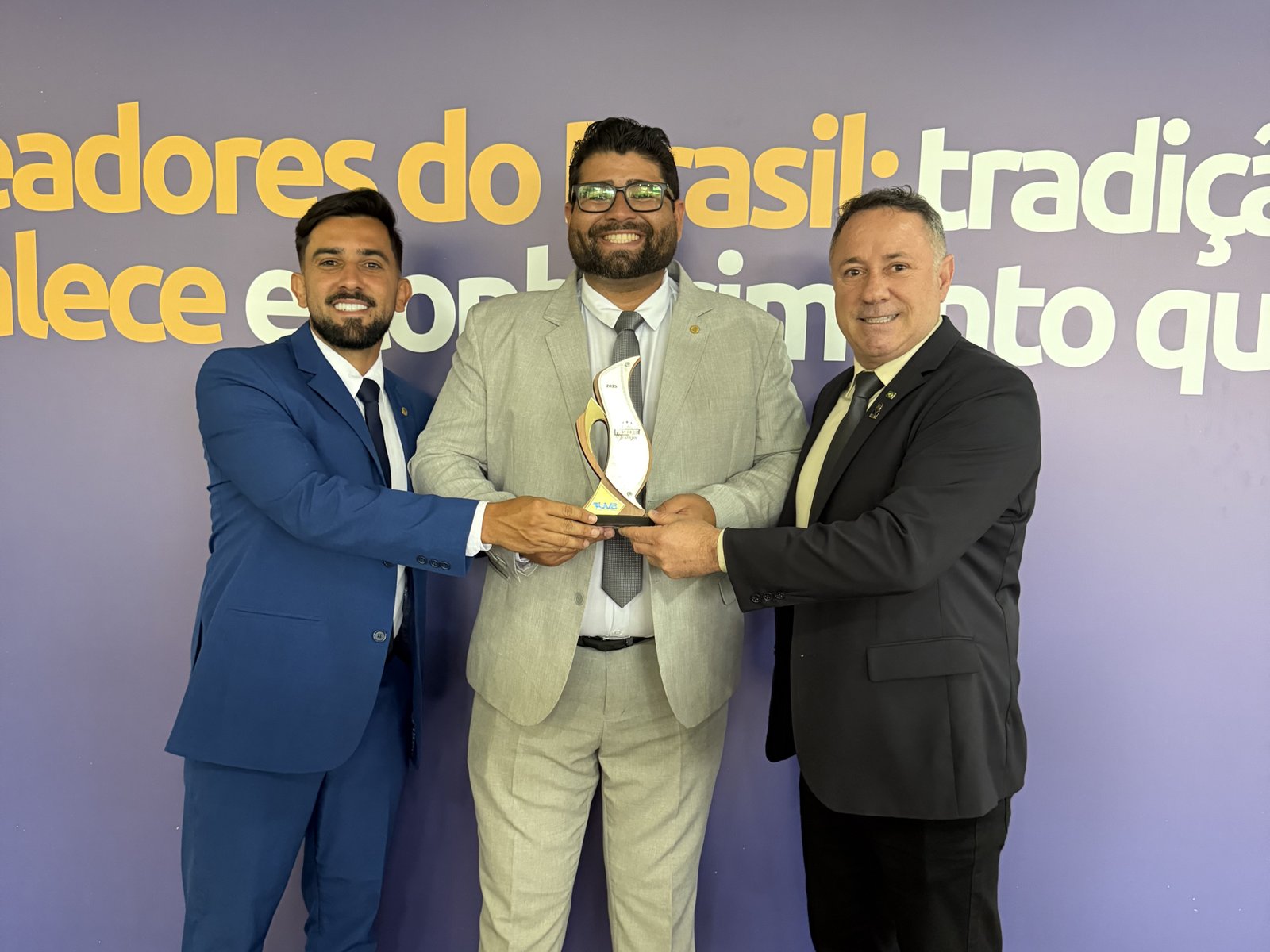 NOTÍCIA: CML recebe troféu nacional Presidente Destaque 2025 pela UVB em Brasília