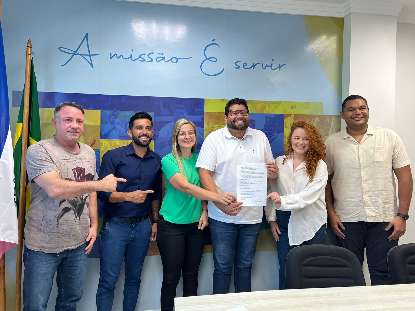 NOTÍCIA: Câmara de Linhares assina termo de cooperação técnica para parceria na utilização de inteligência artificial na elaboração de Projetos de Lei