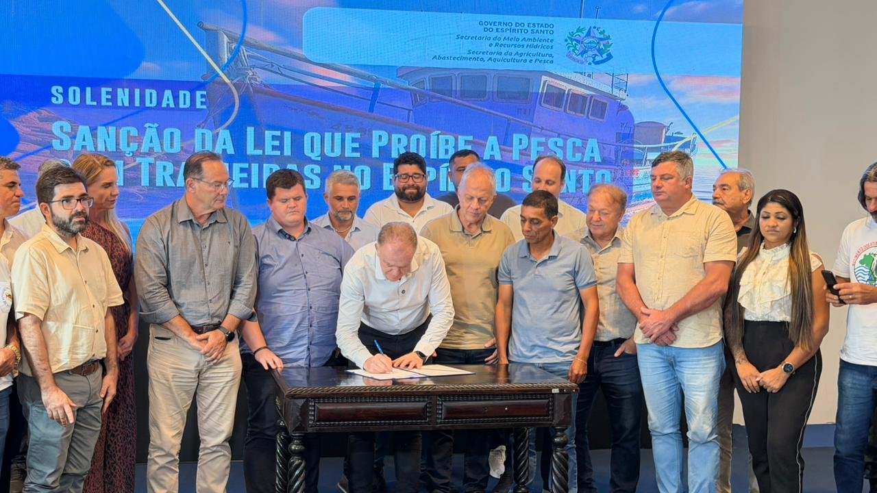 NOTÍCIA: Vereadores de Linhares participam da sanção de lei que protege a pesca artesanal no Espírito Santo