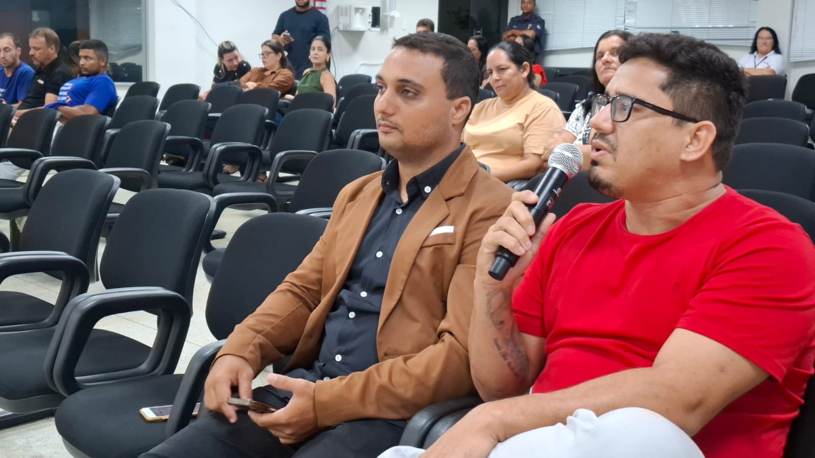 NOTÍCIA: Câmara de Linhares debate subsídio e cobra melhorias no transporte público em Audiência Pública